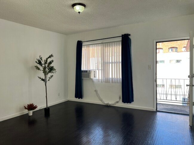 1330 S Wilton Pl Unit 9