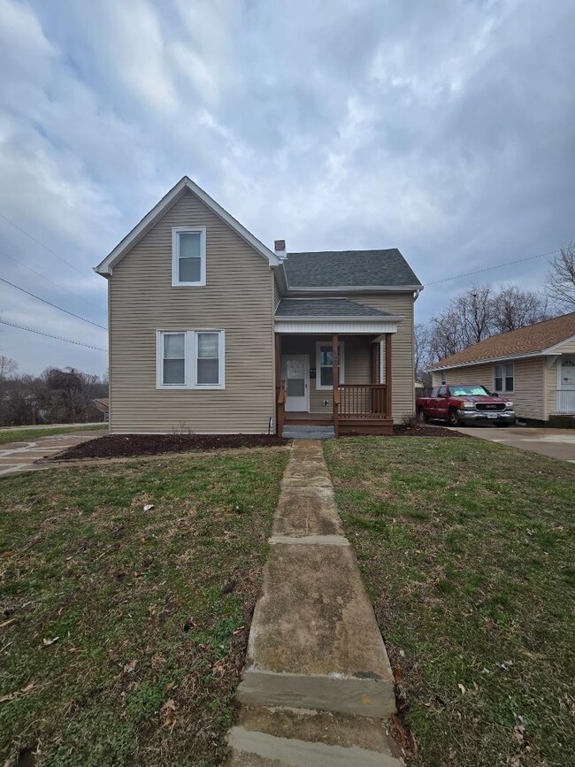 Building Photo - 148 N Dade Ave