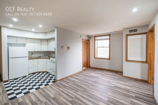 Building Photo - 734 S 9th St Unit 3F