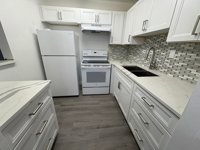 Photo - 140 Bedford F Condo