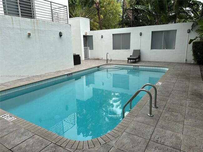 Photo - 900 4th St Unit 3