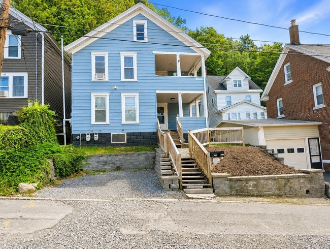 Building Photo - 302 Caroline Ave Unit 1