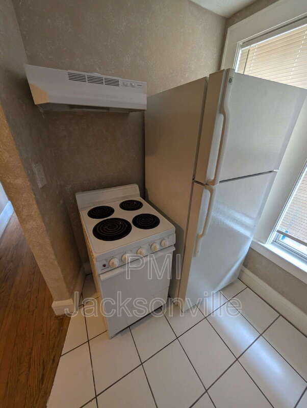 Photo - 2623 College St