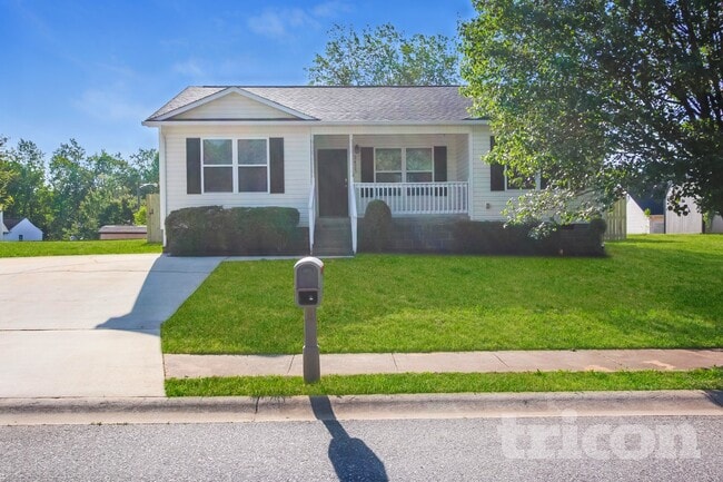Building Photo - 2425 Saluda Dr