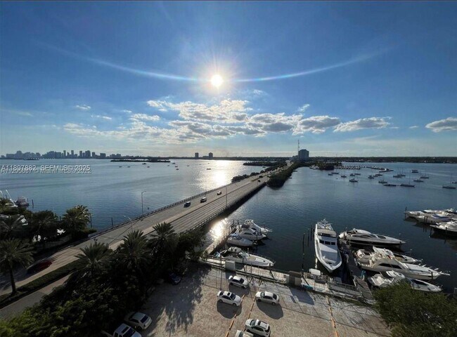 Building Photo - 7904 West Dr Unit 1001