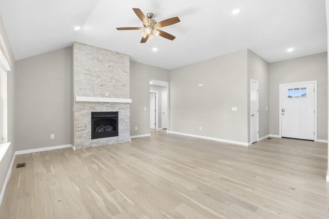 Photo - 270 Hickory Hills St