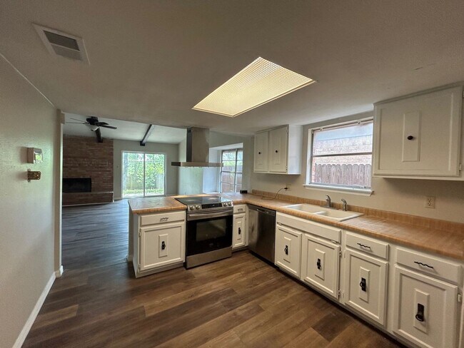 Photo - 3BED/2BATH Home for lease! Available Now in Live Oak!