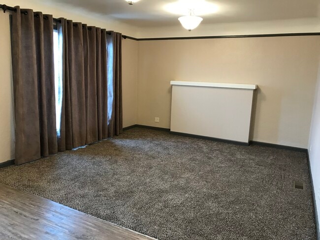 Photo - 219 E 5th Ave