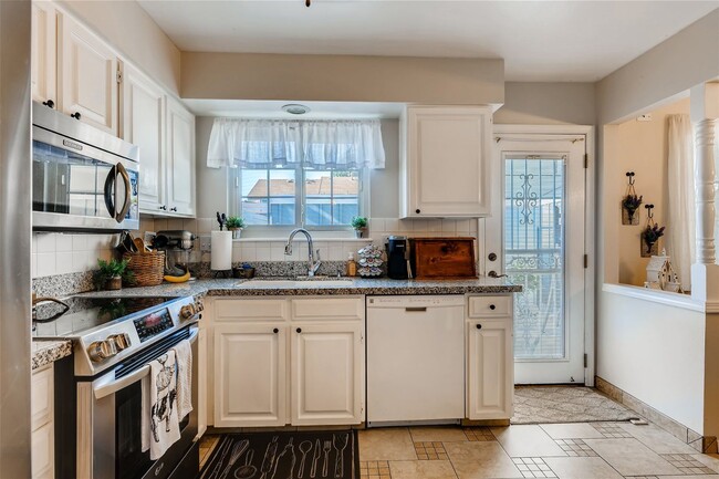 Photo - Beautiful Townhome in Knolls West, Centennial