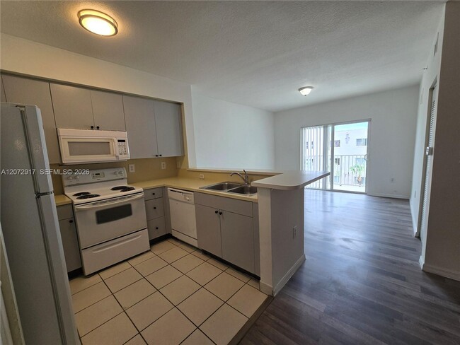 Building Photo - 11060 SW 196th St Unit 413