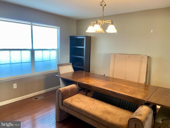 Photo - 27 E Imperial Dr