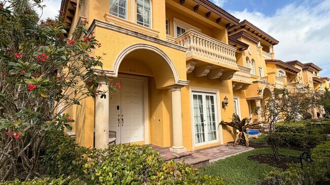 Photo - 210 NE 69th Cir