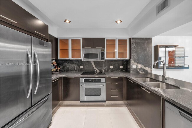 Photo - 31 SE 5th St Unidad 407