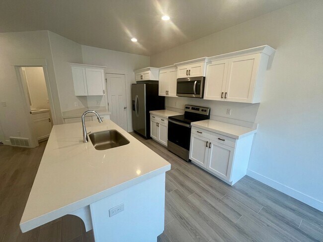 Photo - Lovely townhome for rent in American Fork