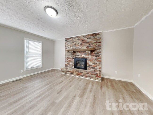 Photo - 406 Weston Rd