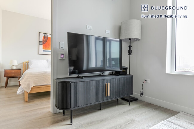 Photo - 670 N May St Unit FL8-ID1289