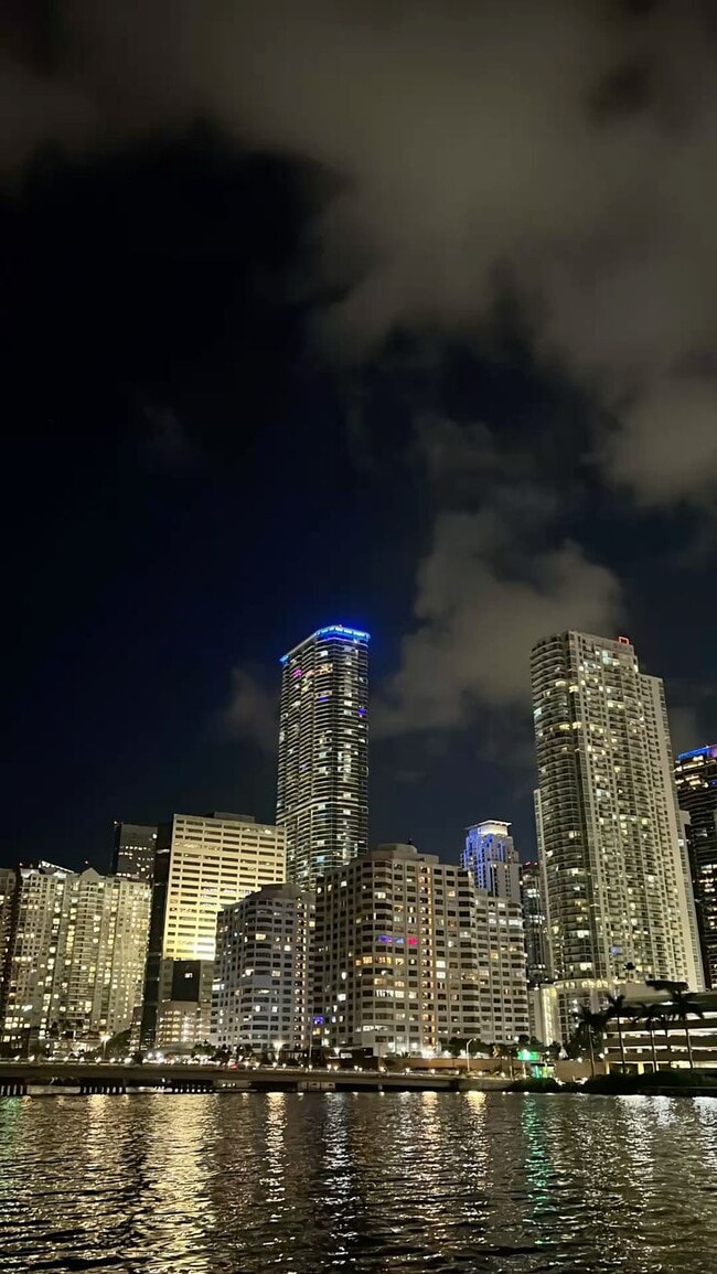 Photo - 825 Brickell Bay Dr