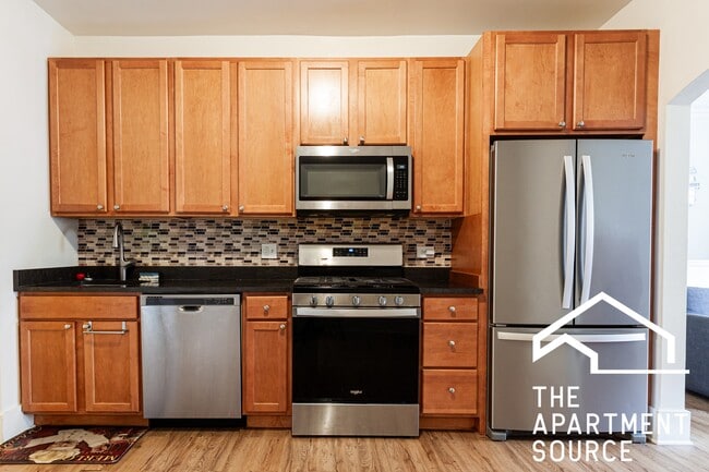 Photo - 908 W Belle Plaine Ave Unit 1