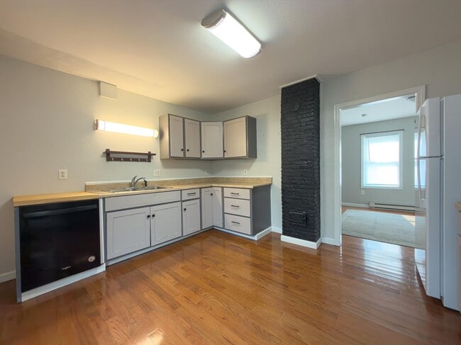 Photo - 31-33-33 Saranac St Unit 31