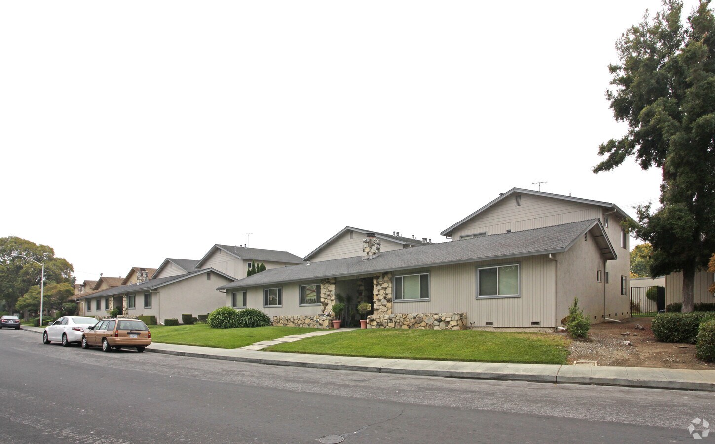 880 - 884 Burbank Dr - 880-884 Burbank Dr
