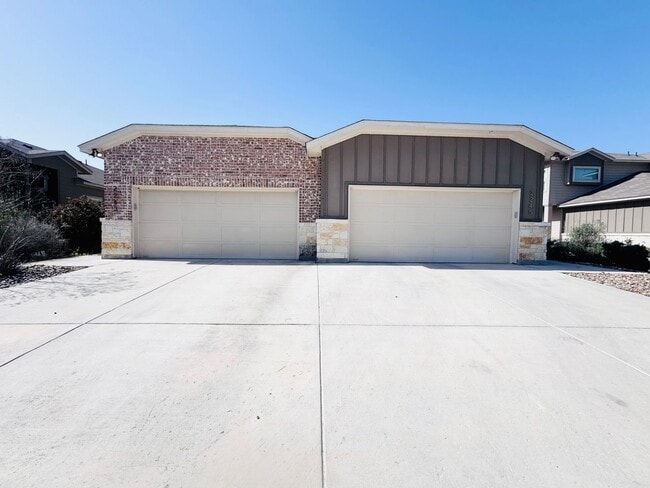 Photo - Luxury 3/2 duplex in NBTX