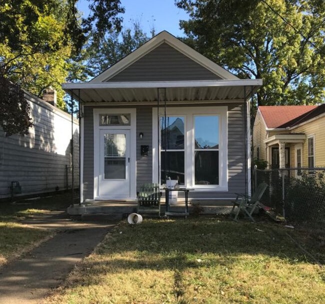 Photo - 1005 Charles St