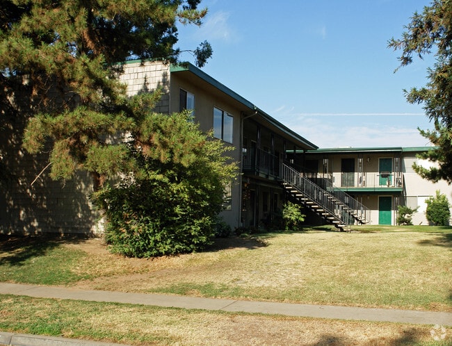 Building Photo - The Redwoods at Fresno