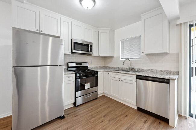 1BR, 1BA - 735SF - 7550 Fountain Ave Apartments