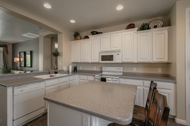 Photo - Fully Furnished 3 Bedroom Home In Coral Canyon With Community Amenities