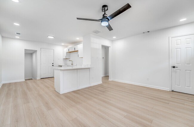 Photo - 1865 Ferber Ave