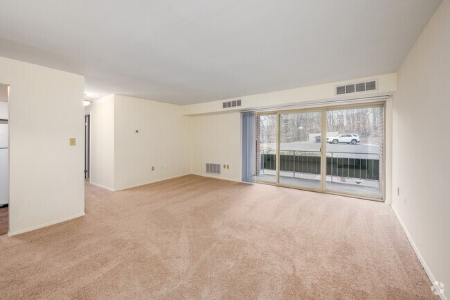 1BR, 1BA - 720SF - Living Room - Rock Creek Woods