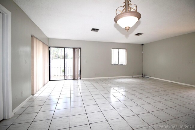 Photo - 6287 Scotch Pine Ln