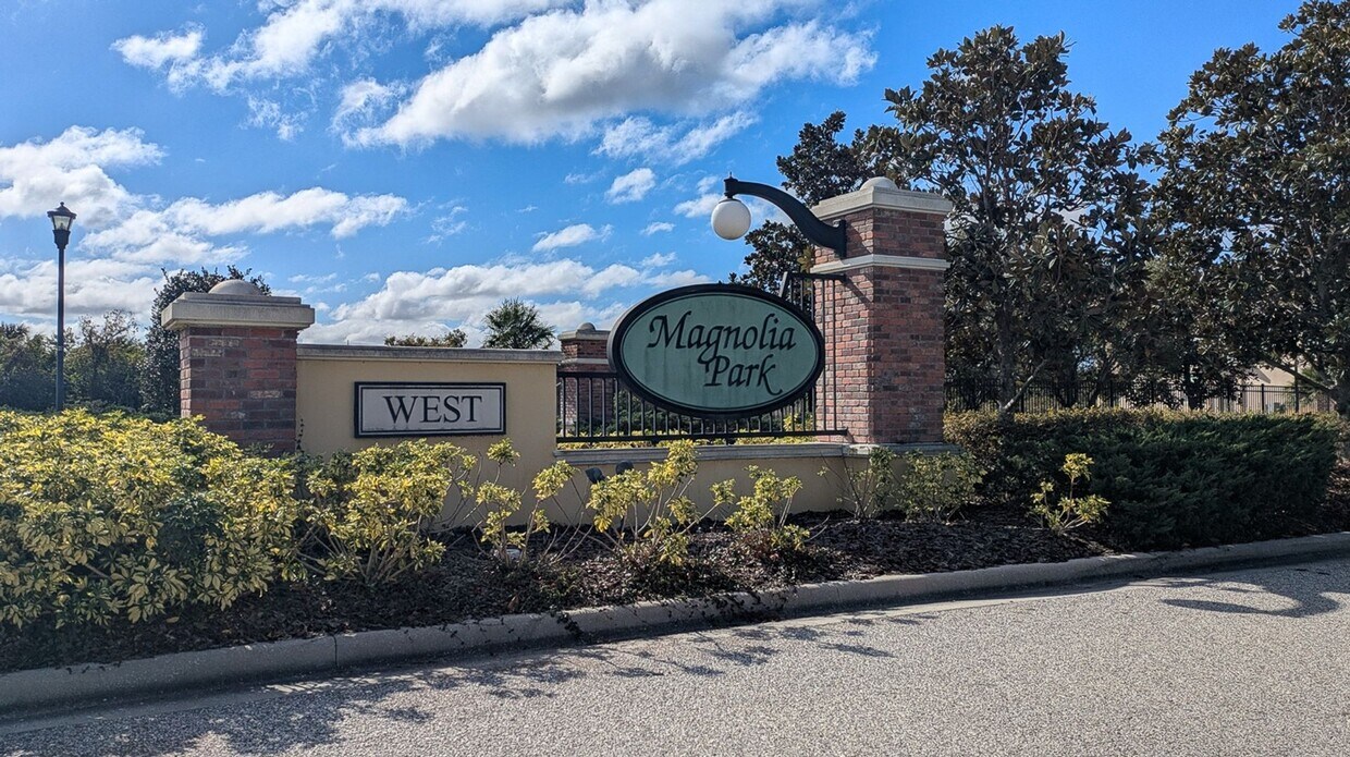 Magnolia Park - Convenient Location - Magnolia Park - Convenient Location