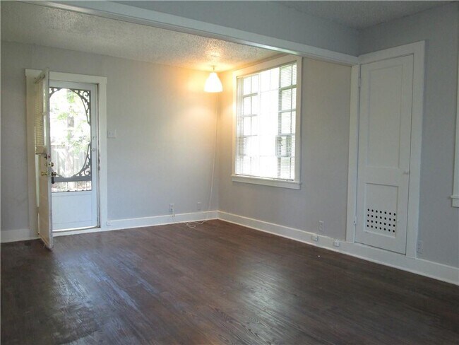 Photo - 916 Keith Ln