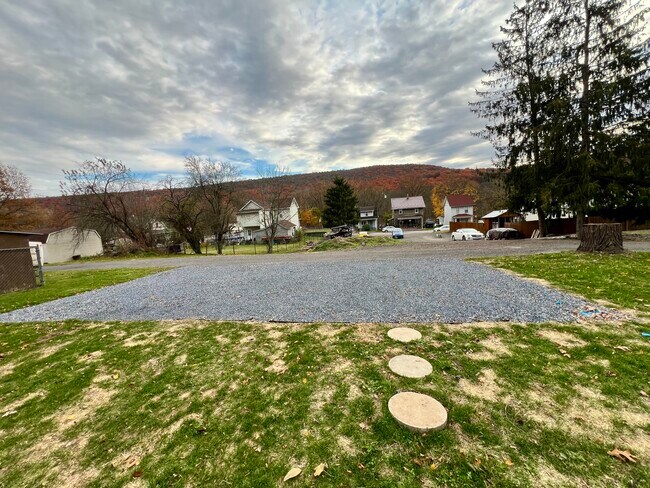 Photo - 423 Center St