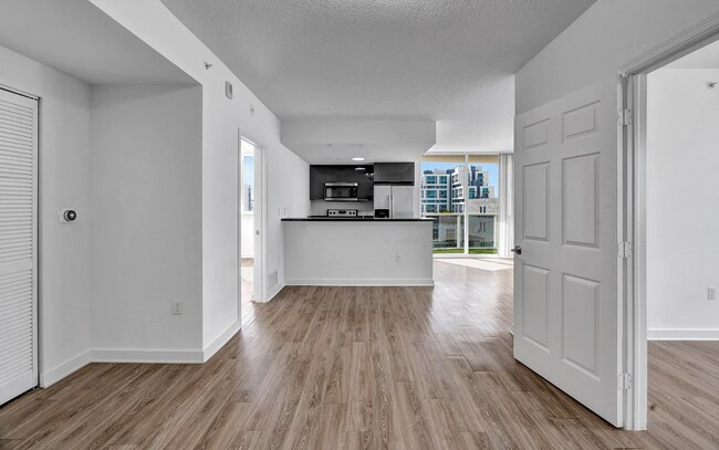 Photo - 601 NE 23rd St Unidad 1006