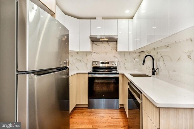 Photo - 182 E Huntingdon St