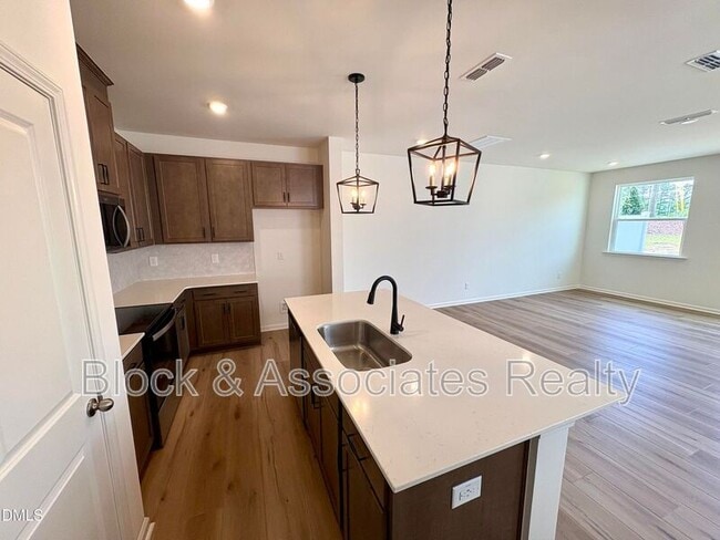 Photo - 2040 Oakdale Dr