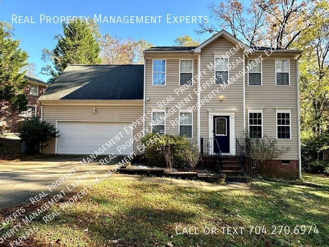 Charming 3BR/2.5BA Home in Charlotte! - Charming 3BR/2.5BA Home in Charlotte!