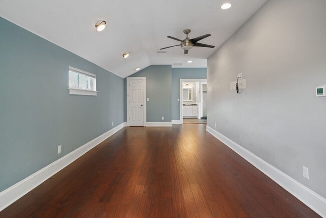 Photo - 2370 Elm St