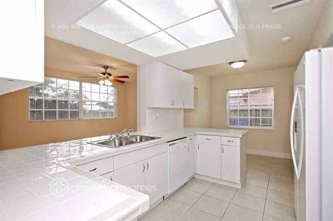 Photo - 7438 Taft St