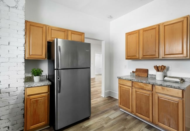 Photo - 336 W 18th St