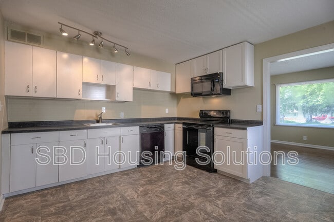 Photo - 601 E Nettleton Ave