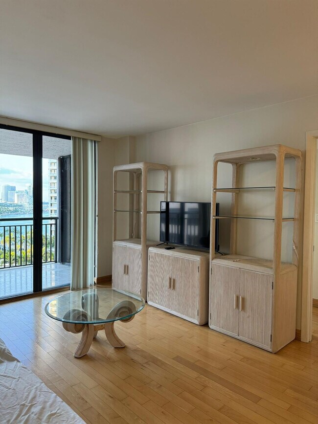 Photo - 540 Brickell Key Dr Unidad 1214