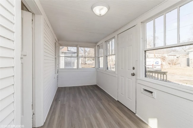 Photo - 1921 Logan Ave