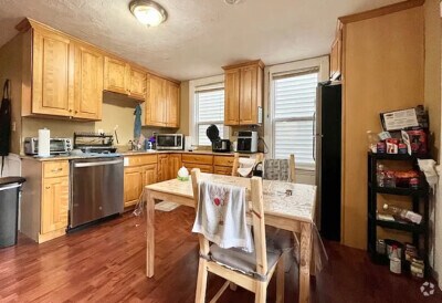 Building Photo - 8 Eldora St Unit #2 Rental
