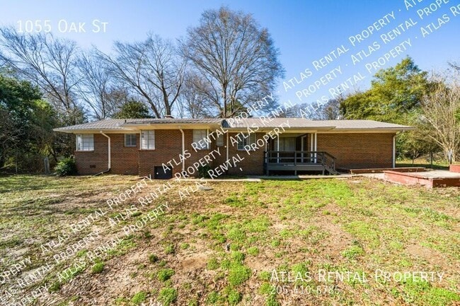 Photo - 1055 Oak St