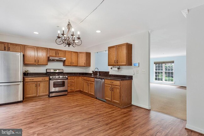 616 Bellerive Ct
