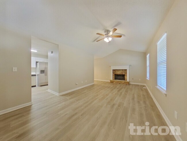 Photo - 210 Legend Dr