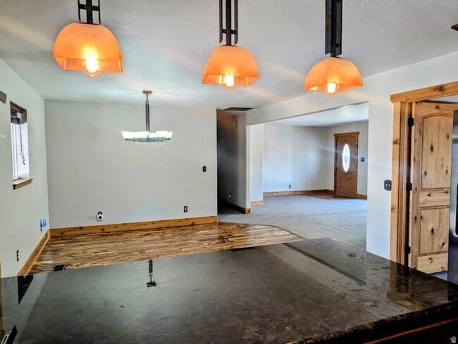 Photo - 2327 750 W St